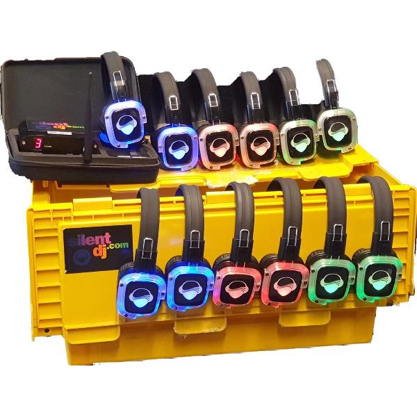 silentdiscohuren.nl | silent disco set 10 - silent disco box compleet: 10x koptelefoon (K9 RBG LED), laderset (LS9) en zender (Z4) - SDs10