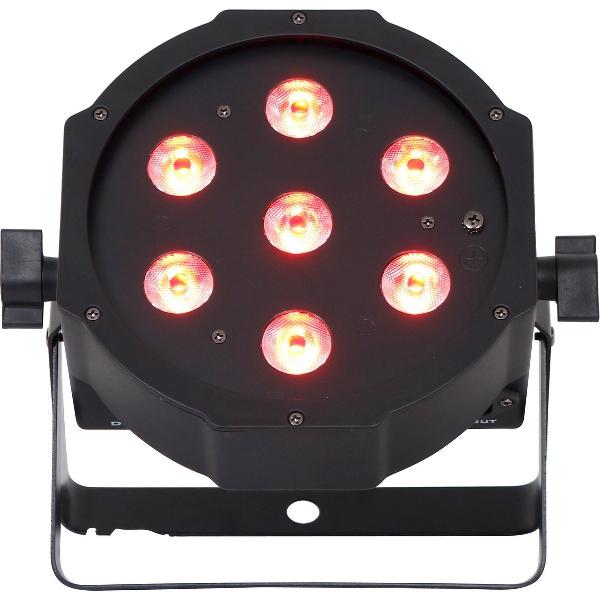 Een sterke RGB LED-spot, deze Ayra ComPar 20. Zeer compact ook, en nog geen 2 kilo zwaar. Uitgerust met 7 3-in-1 RGB LEDs van 3 Watt per stuk. Standalone en via DMX te gebruiken.