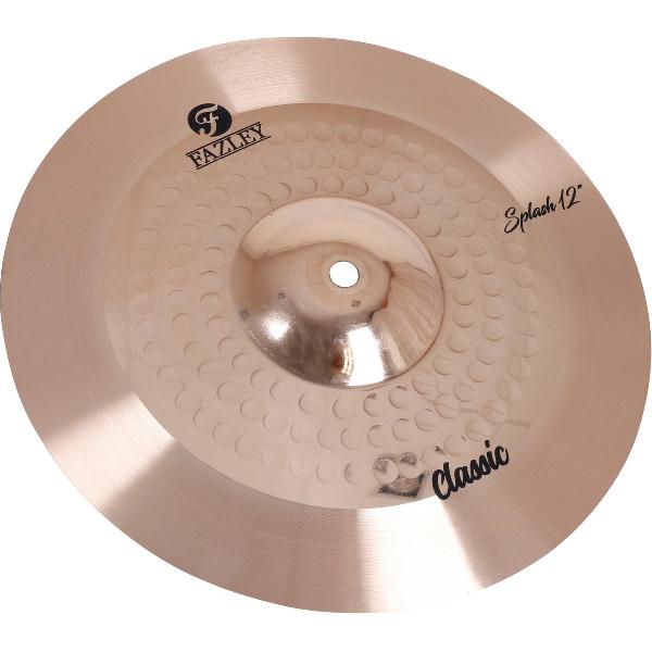 Deze Classic splash is gemaakt van een B8-bronslegering voor een heldere klank, maar door een fraaie hamerpatronen op de schouder heeft hij toch een rauw randje meegekregen. Fijne splash voor drummers van elk niveau.