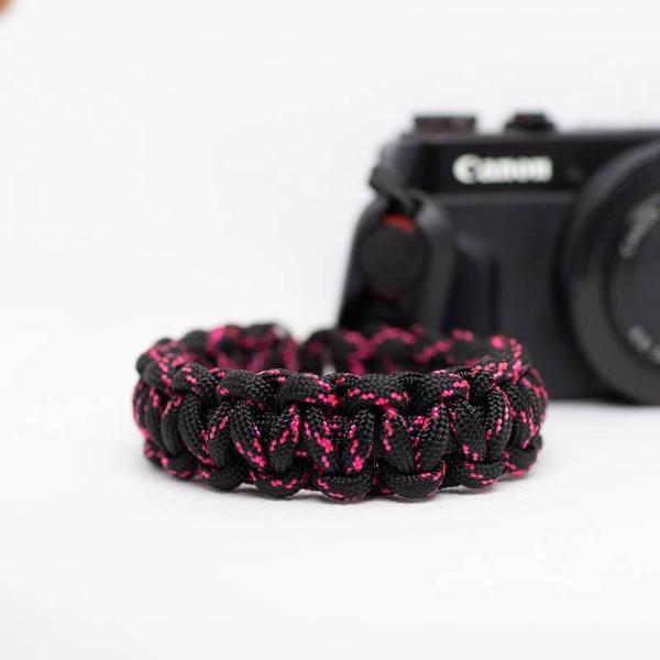 Dutch Cord |Camera Polsriem | Camera Polsband | Camera Wrist Strap | Met Peak Design Anchor Link | The Electric Shock Pink Strap
