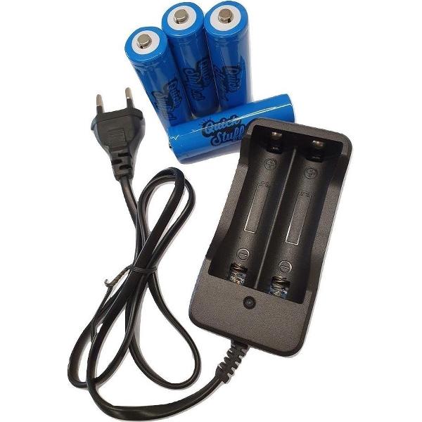 4X Quickstuff 18650 batterijen plus dubbele oplader COMBIPACK