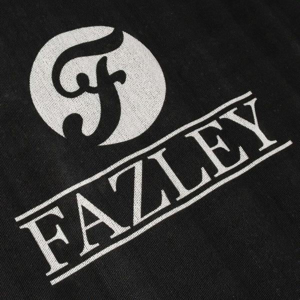 Deze Fazley drummat zorgt ervoor dat je bassdrum, je hihatstatief en de rest van de losse onderdelen van je drumstel netjes op hun plek blijven staan. Een stevige, stijlvolle zwarte drummat, geschikt voor de meeste setups!