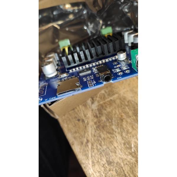 Stereo Audio Klasse-d versterker 2 x 100Watt, met bluetooth en jack-ingang en SD kaart