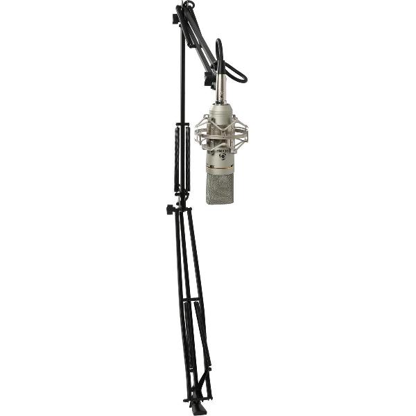 De Innox IVA 10 XLR betreft een broadcast statief die inclusief XLR kabel en hardware geleverd wordt. U kunt het statief aan het tafelblad bevestigen met behulp van de meegeleverde tafelklem.