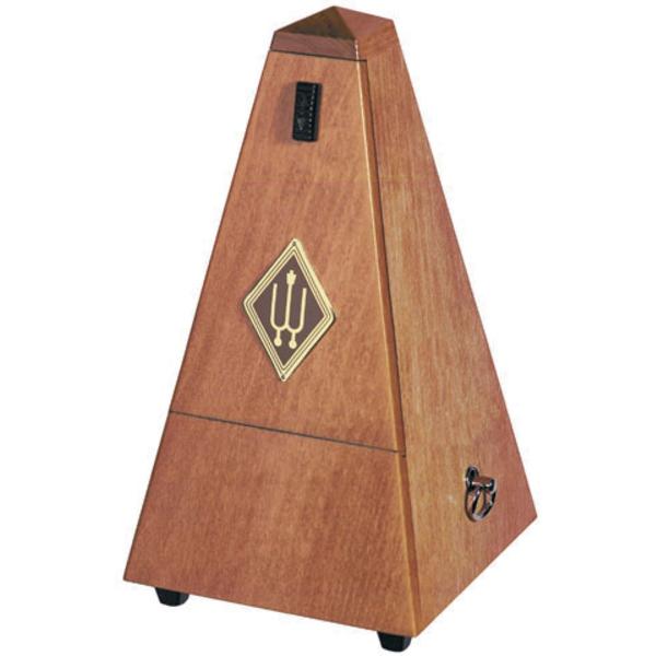 M 811MK metronoom Pyramide Kirschbaum seidemat hout