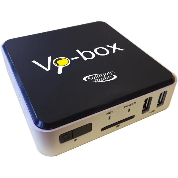 Vo-Box. Eenvoudig het contrast, lettertype of grootte van je ondertiteling aanpassen op je TV. De Vo-box plaats je eenvoudig tussen je TV en de decoder. Met de bijgeleverde afstandbediening kun je de voorkeuren instellen
