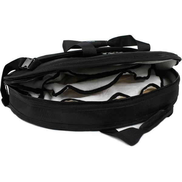 Een mooie zwarte stevige bekkentas van Fazley, dat is de CB-01. Deze bekkentas heeft een buitenkant van hoogwaardig zwart nylon en een binnenkant die in verschillende lagen met een afwerking van wit pluche.