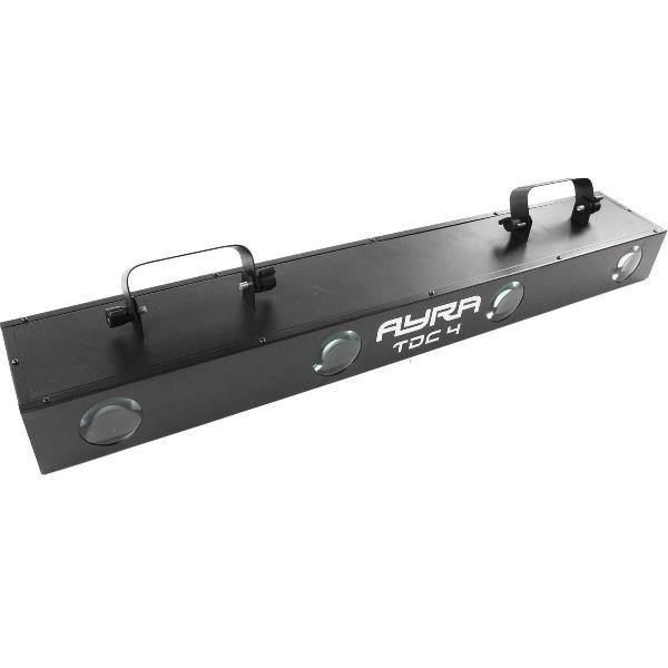 Een dynamische viervoudige moonflower, deze Ayra TDC 4 MKII. Uitgerust met 256 LEDs, verdeeld over de vier lenzen. Werkt zowel stand-alone, muziekgestuurd of in master/slave, als in DMX-configuratie.