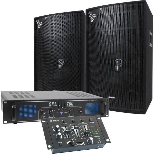 DJ set. Luidspreker, versterker en mengpaneel combinatie 700W